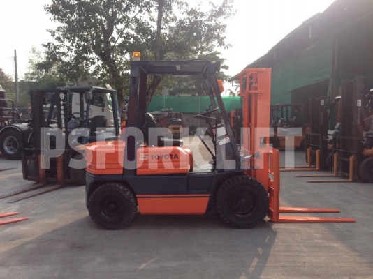 ขายฟอร์คลิฟท์ โตโยต้า 5FG25 เสาสูง 3 ม. จากประเทศญี่ปุ่น