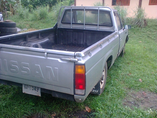 รถดัสสันช้างเหยียบ