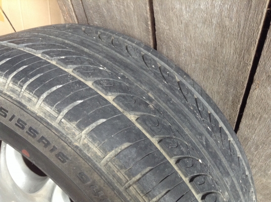 แม็ก benz แท้ ขอบ 16 นิ้วพร้อมยาง 4 วง 3800 บาท