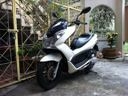 ขออนุญาติขาย HONDA PCX NEW 125-i สีขาวมุก ฟรีค่าโอนให้ครบ