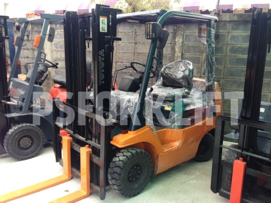 ขายฟอร์คลิฟท์ โตโยต้า 7FD25 เสาสูง 3 ม. จากประเทศญี่ปุ่น