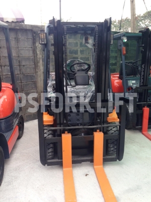 ขายฟอร์คลิฟท์ โตโยต้า 7FD25 เสาสูง 3 ม. จากประเทศญี่ปุ่น