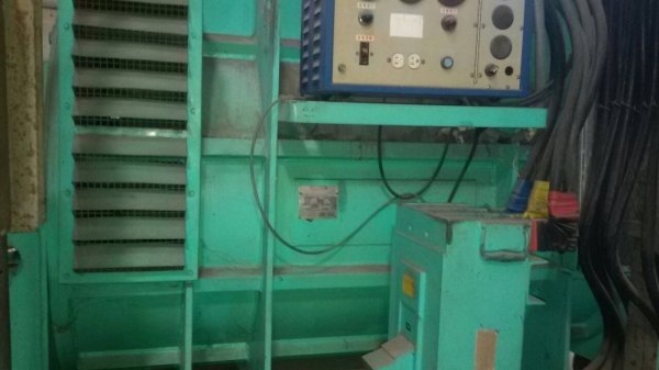 ขายเครื่องปั่นไฟ SACM AGO เครื่อง V 16 สูบ 1200 แรงม้า ไดของ UNELEC 1750 kva ขายรวม 2 เครื่อง ราคา 4000000