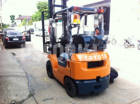 ขายฟอร์คลิฟท์ โตโยต้า 7FG15 เสาสูง 4.5 ม. จากประเทศญี่ปุ่น