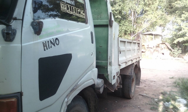 หกล้อ HiNO KM779 ดั้ม5คิว แอร์หนาว ช่วงล่าง FF รถสภาพพร้อมใช้งาน เล่มทะเบียนพร้อม