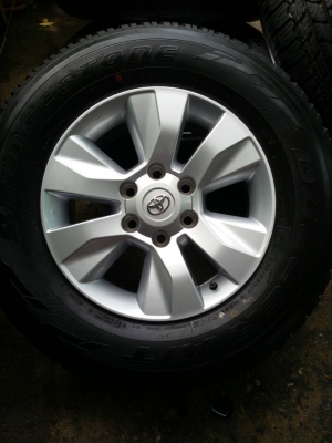 ล้อ REVO ขอบ 17 พร้อมยาง bridgestone 265 65 17 ปี 15 ชุดล่ะ 26,500