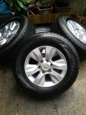 ล้อ REVO ขอบ 17 พร้อมยาง bridgestone 265 65 17 ปี 15 ชุดล่ะ 26,500