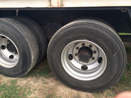 ขายสมอทอง10ล้อ1 เพลา FL1J เครื่องJO8Cเทอร์โบ พื้นเรียบ ยาว7.60 ขายสมอทอง10ล้อ1 เพลา FL1J เครื่องJO8Cเทอร์โบ พื้นเรียบ ยาว7.60