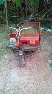 ขายรถบรรทุกสีแดง 3 ล้อ มือ2