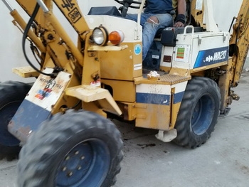 วีดีโอมาแล้วครับ รถหน้าตักหลังขุดล้อยาง KOMATSU WA20 (WHEEL LOADER)  เก่านอก ญี่ปุ่น