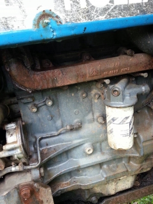 ขายรถไถเพลาเดียว FORD NEWHOLLAND เครื่อง90แรงม้า เล่มทะเบียน สนใจโทร 081-970-1072