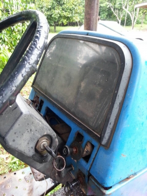 ขายรถไถเพลาเดียว FORD NEWHOLLAND เครื่อง90แรงม้า เล่มทะเบียน สนใจโทร 081-970-1072