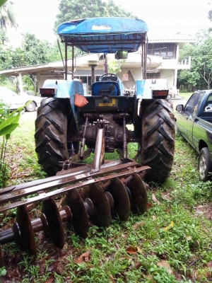 ขายรถไถเพลาเดียว FORD NEWHOLLAND เครื่อง90แรงม้า เล่มทะเบียน สนใจโทร 081-970-1072
