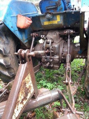 ขายรถไถเพลาเดียว FORD NEWHOLLAND เครื่อง90แรงม้า เล่มทะเบียน สนใจโทร 081-970-1072