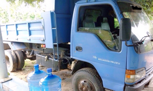 ISUZU NKR EURO 130 HP 4HG1 ปี 46 หกล้อดั๊มพ์ กระบะดั๊มพ์เหล็ก 4 ตันความยาว 3.60 เมตรสภาพดีพร้อมบรรทุกพร้อมใช้งานได้เลย เครื่องยนต์แรงดีแห้งดีไม่มีแตกเยิ้ม ภายในเก๋งคอนโซบสวยครบ พวงมาลัยเพาเวอร์ ช่วงล่างแน่นคัชซีสวยไม่มีแตกบวม คานหน้ากับเฟืองท้ายใหญ่ 6 น็อ