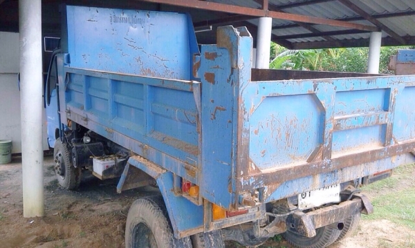 ISUZU NKR EURO 130 HP 4HG1 ปี 46 หกล้อดั๊มพ์ กระบะดั๊มพ์เหล็ก 4 ตันความยาว 3.60 เมตรสภาพดีพร้อมบรรทุกพร้อมใช้งานได้เลย เครื่องยนต์แรงดีแห้งดีไม่มีแตกเยิ้ม ภายในเก๋งคอนโซบสวยครบ พวงมาลัยเพาเวอร์ ช่วงล่างแน่นคัชซีสวยไม่มีแตกบวม คานหน้ากับเฟืองท้ายใหญ่ 6 น็อ