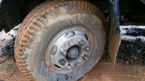 ขายรถบรรทุก 10 ล้อรั้วเพลาเดี่ยว ISUZU ROCKY 175 แรงม้า ราคา 600000