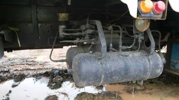 ขายรถบรรทุก 10 ล้อรั้วเพลาเดี่ยว ISUZU ROCKY 175 แรงม้า ราคา 600000