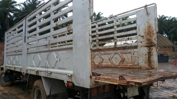 ขายรถบรรทุก 10 ล้อรั้วเพลาเดี่ยว ISUZU ROCKY 175 แรงม้า ราคา 600000