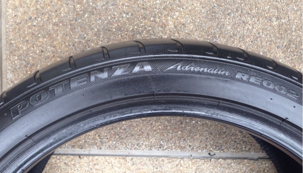 ยาง Bridgestone 235 40 18 จำนวน 2เส้น ปลายปี12
