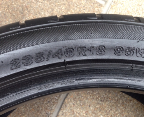 ยาง Bridgestone 235 40 18 จำนวน 2เส้น ปลายปี12