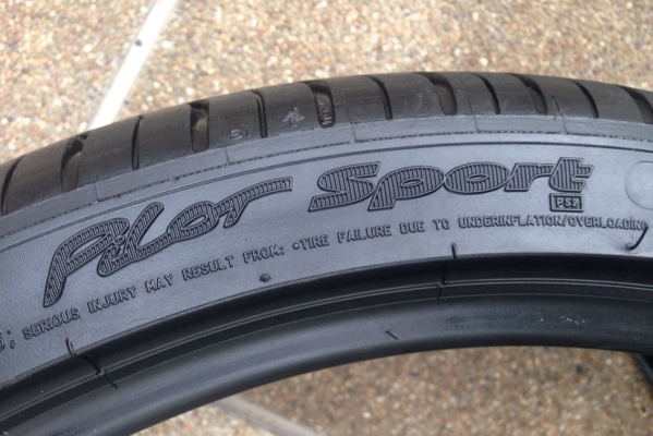ยาง michelin pilot sport 235 35 19  ดอกเยอะ ไม่มีปะ