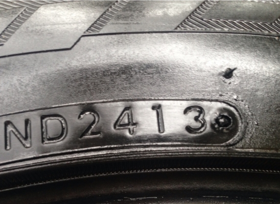 ยาง Toyo Type T1 Sport 225 45 18 จำนวน 2 เส้น กลางปี13 ดอกเต็ม ไม่มีปะ