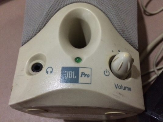 ลำโพง JBL มีเบสในตัว คุณภาพเสียงดี ใช้งานได้ปกติ ลำโพง JBL มีเบสในตัว คุณภาพเสียงดี ใช้งานได้ปกติ