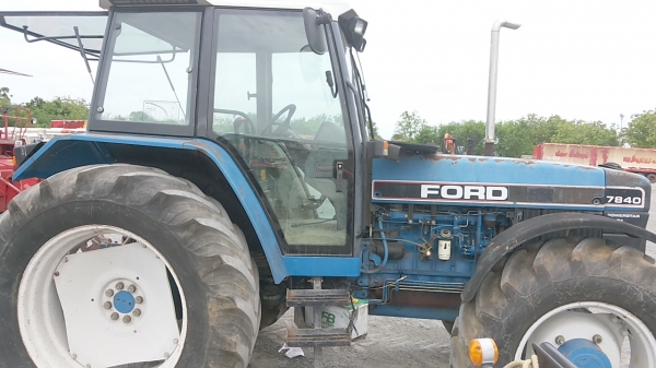 ขาย  FORD  7840 SL   ราคา 540000 อยากซื้อเท่าไหร่ต่อรองได้ครับ