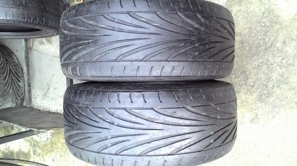 225/45R17 TOYO มี 2 เส้น tel.081-427-3941