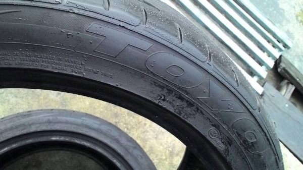 225/45R17 TOYO มี 2 เส้น tel.081-427-3941