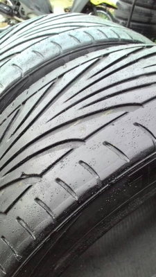 225/45R17 TOYO มี 2 เส้น tel.081-427-3941
