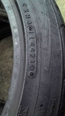 225/45R17 TOYO มี 2 เส้น tel.081-427-3941