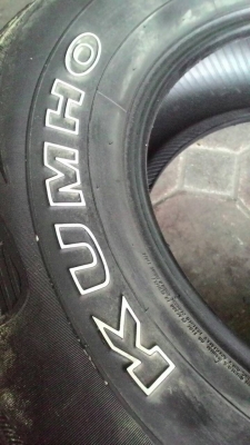 265/70R16 KUMHO ROAD VENTURE APT ปี2012 มี 2 เส้น tel.081-427-3941