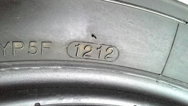 265/70R16 KUMHO ROAD VENTURE APT ปี2012 มี 2 เส้น tel.081-427-3941