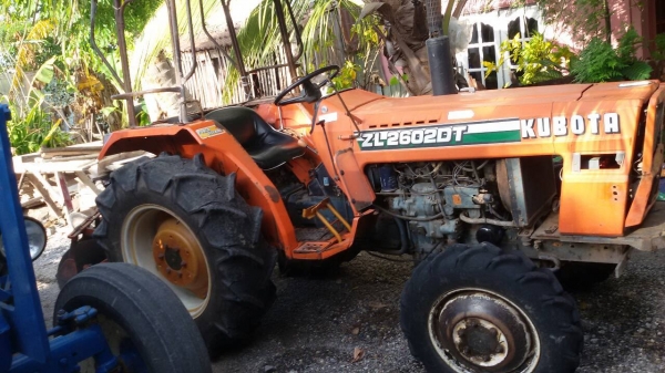 ขายคูโบต้าL2602 DT 4WD  4x4 เพาเวอร์ สนใจติดต่อ ปาน 084-0747874