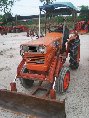 ขายรถไถKUBOTA L2201  พร้อมใช้ สวยๆ สีเดิมๆ แรงๆ