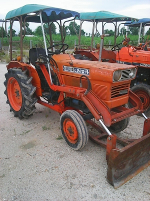 ขายรถไถKUBOTA L2201  พร้อมใช้ สวยๆ สีเดิมๆ แรงๆ