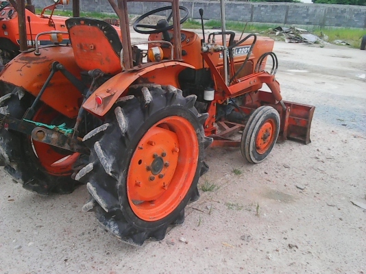 ขายรถไถKUBOTA L2201  พร้อมใช้ สวยๆ สีเดิมๆ แรงๆ