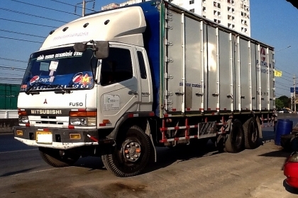 ขาย Fuso ปี 47 220 แรงเทอร์โบ เพลาเดียว ตู้สิบบาน 7.5 m โทร 088-4501277