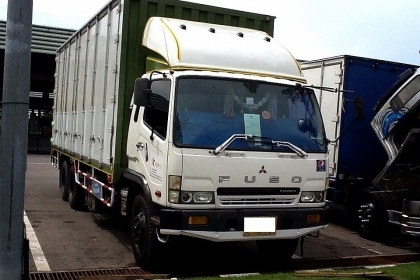 ขาย Fuso ปี 49 220 แรงเทอร์โบ เพลาเดียว ตู้สิบบาน 7.5 m โทร 088-4501277