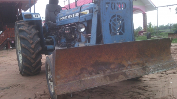 ขายรถไถฟอร์ดเสื้อลาย6600รถสวยพร้อมใช้พร้อมโอน370000