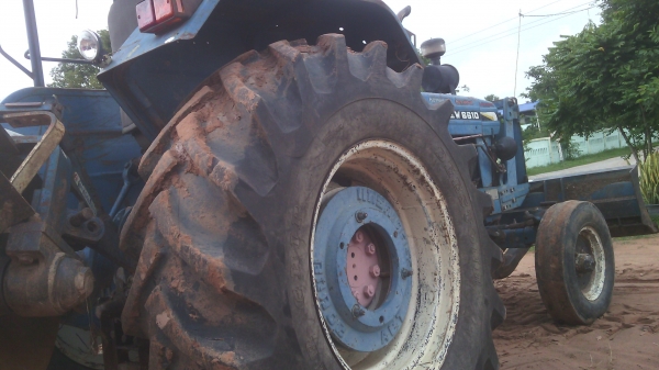 ขายรถไถฟอร์ดเสื้อลาย6600รถสวยพร้อมใช้พร้อมโอน370000