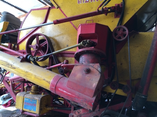 ขายรถเกี่ยวเกษตรพัฒนา รุ้นปลดหนี้ เครื่อง195 ปั้มเบอร์22แฝดอุ้ม ตัวเดินไฮดาร็ด สภาพพร้อมใช้งานครับ โทร 086-2465-934