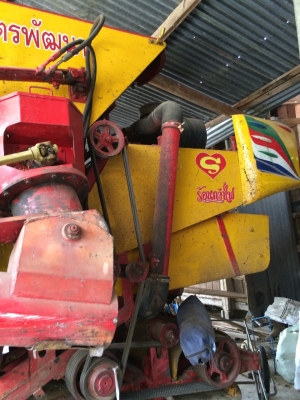 ขายรถเกี่ยวเกษตรพัฒนา รุ้นปลดหนี้ เครื่อง195 ปั้มเบอร์22แฝดอุ้ม ตัวเดินไฮดาร็ด สภาพพร้อมใช้งานครับ โทร 086-2465-934