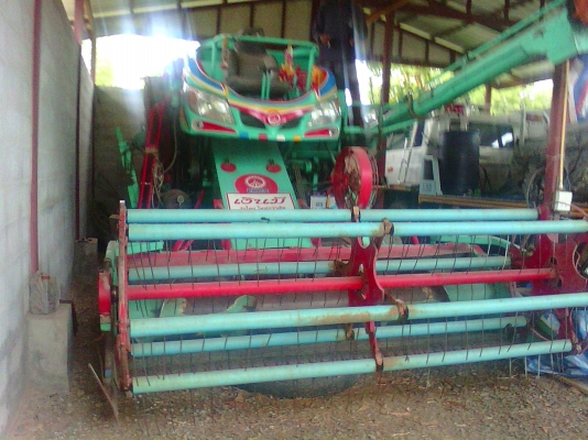 ขายรถเกี่่ยวเกษตรพัฒนา รุ้นเงินมี อุ้ม พร้อมเทลเลอ JCM โทร 086-2465-934