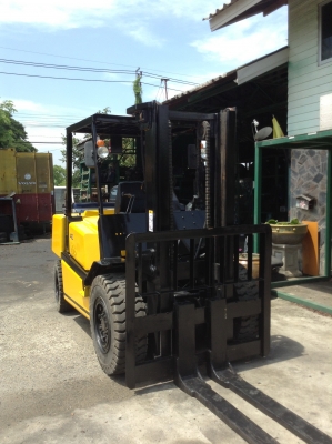 +++ ขายโฟล์คลิฟท์  YALE FD40   ขนาด  4  ตัน  เครื่องยนต์ดีเซล  เสา  3  เมตร  เกียร์ออโตเมติค   ยางตัน