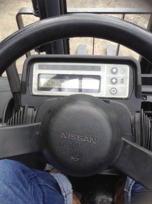 +++ ขายโฟล์คลิฟท์  NISSAN FG25  (รุ่นใหม่)    สภาพ 90\%  ชม. การทำงาน  3,900  ชม.  ขนาด 2.5  ตัน   เครื่องยนต์เบนซิน  ติดแก๊ส    เสา  3  เมตร  เกียร์ออโตเมติค  งา 1,070  มม.  ยางตันใหม่  รับประกันเครื่อง + เกียร์