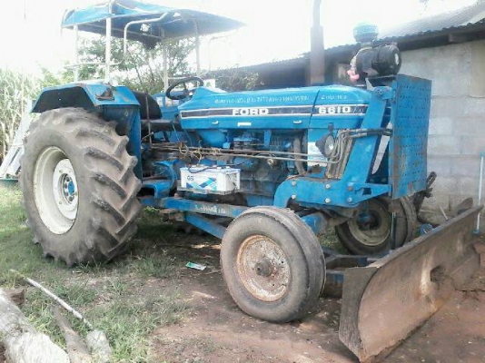 ขายรถไถฟอร์ด  6610  เสื้อลาย