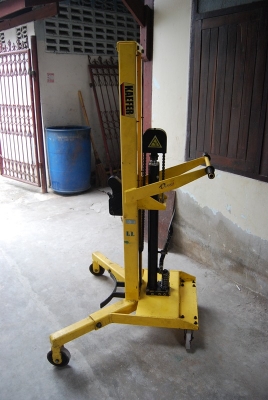 รถยกถังน้ำมัน